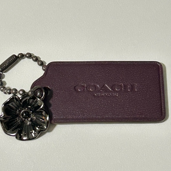 COACH Oxblood Smooth Leather Hang Tag w/Tea Rose Charm in Gunmetal/Pewter - Picture 1 of 5